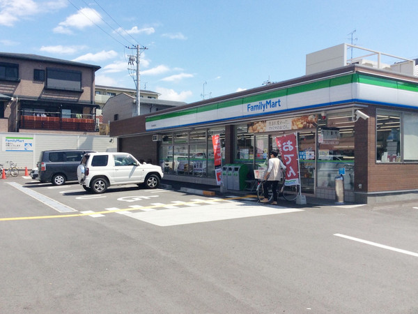 コンビニ　ファミリーマート高石高師浜店（コンビニ）まで219m