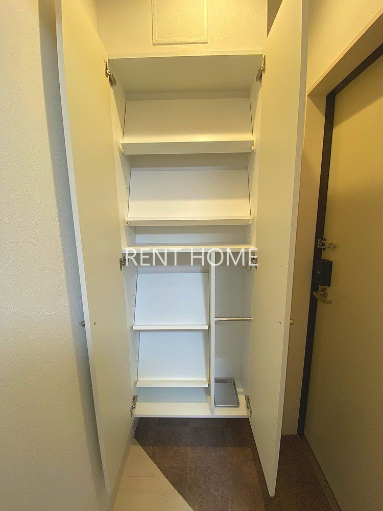 玄関　シューズボックス付き