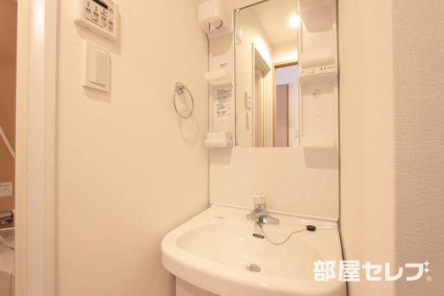 洗面設備　洗面台もきれいですね