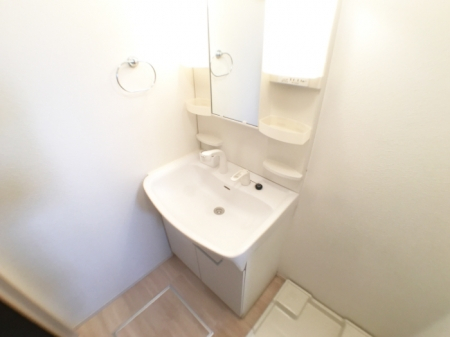 洗面設備　脱衣スペースもあります