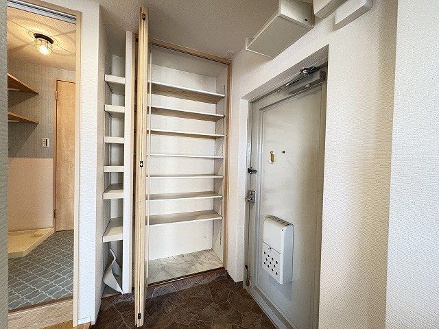 玄関　収納