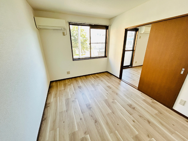 セキュリティ　窓にはシャッター付で１階でも安心