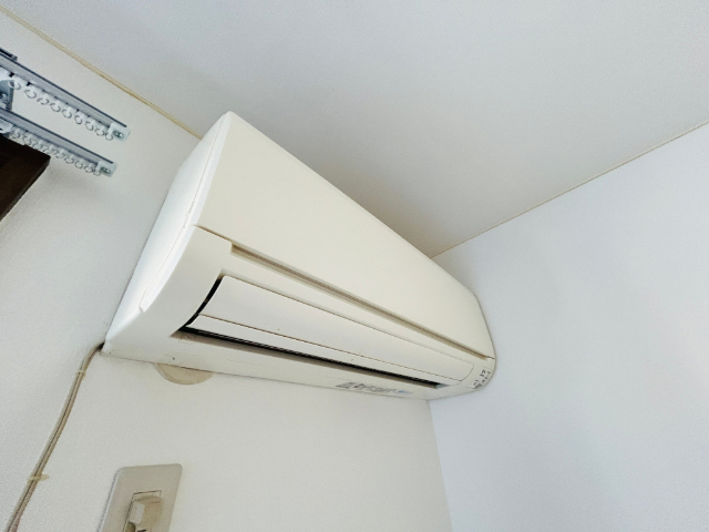 居室・リビング　ダイニング側の洋室です。