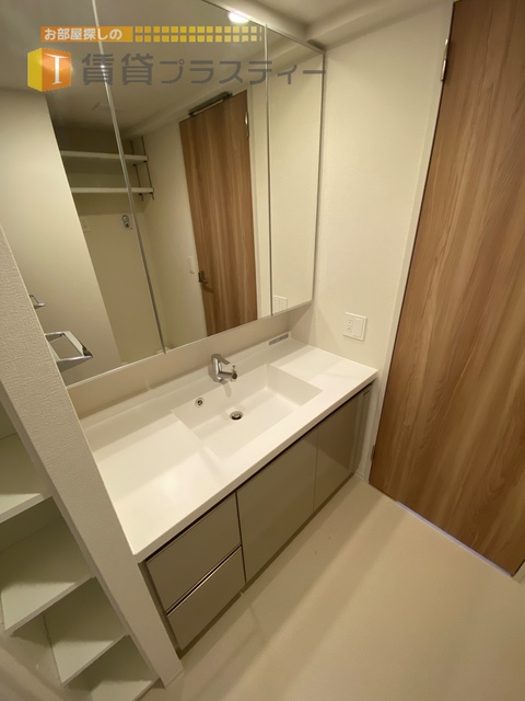 洗面設備　朝の身支度に大活躍。