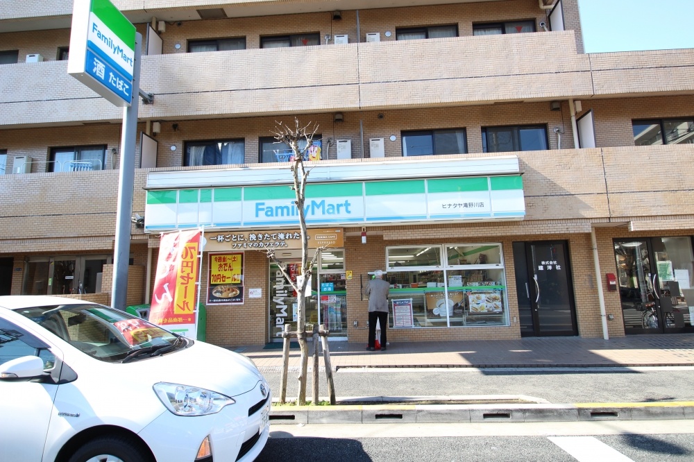 コンビニ　ファミリーマート　ヒナタヤ滝野川店（コンビニ）まで422m