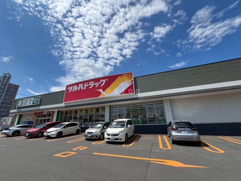 ドラックストア　ツルハドラッグ旭川4条西店（ドラッグストア）まで857m