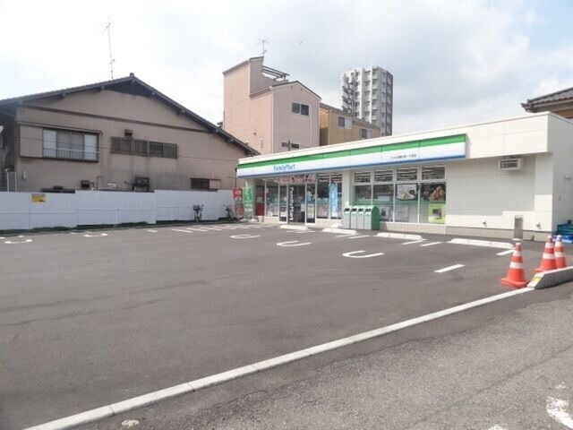 コンビニ　ファミリーマートさいたま櫛引町一丁目店（コンビニ）まで643m