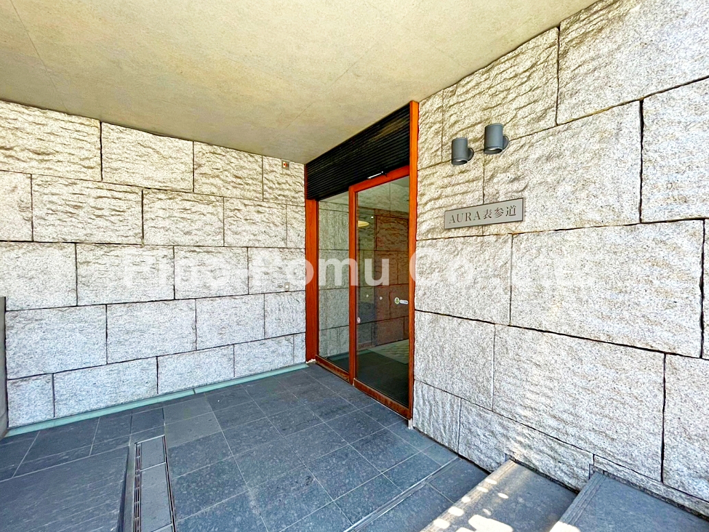 ショッピングセンター　表参道ヒルズ（ショッピングセンター）まで317m