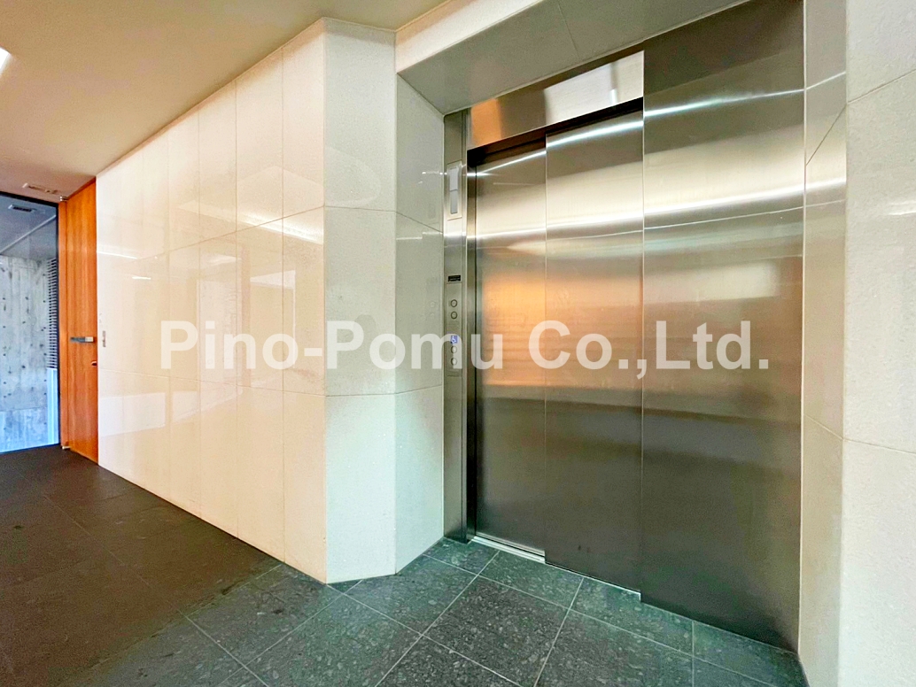 飲食店　スターバックスコーヒー表参道ヒルズ店（飲食店）まで260m