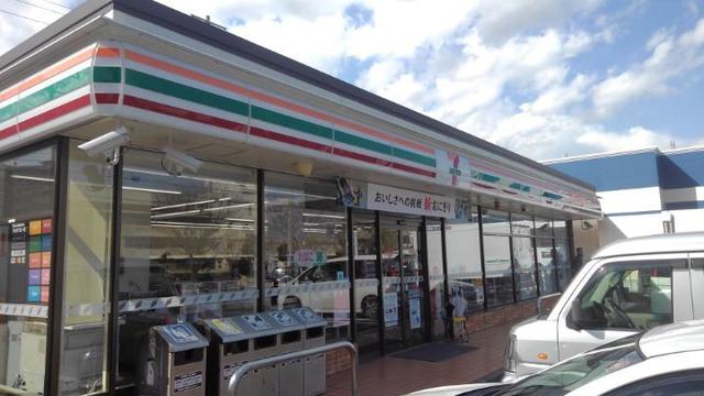 コンビニ　セブンイレブン（コンビニ）まで130m