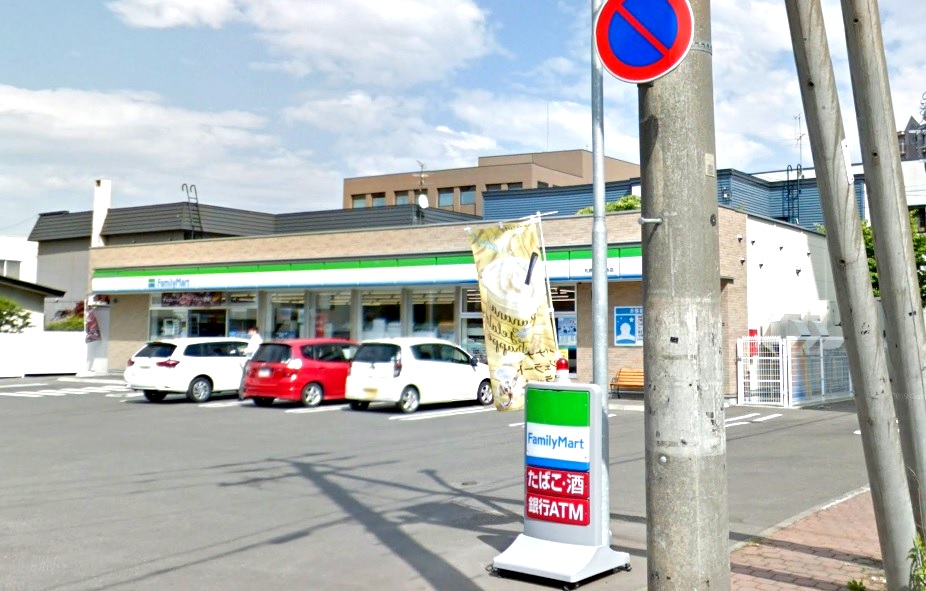 コンビニ　ファミリーマート札幌豊平6条店（コンビニ）まで422m