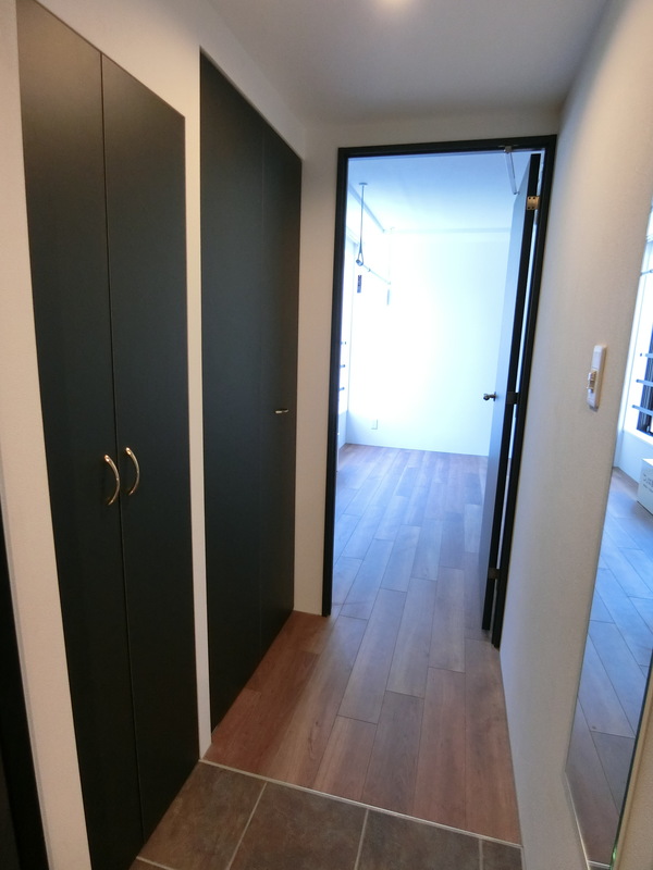 玄関　※別部屋の参考写真です。