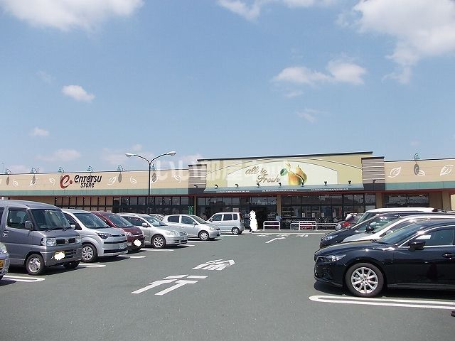 スーパー　遠鉄ストア磐田店（スーパー）まで585m