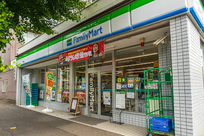 コンビニ　ファミリーマート 本郷通店（コンビニ）まで232m