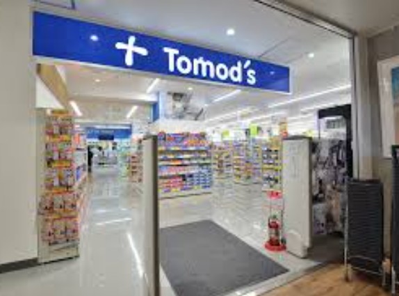 ドラックストア　トモズ池尻大橋店（ドラッグストア）まで729m