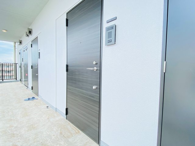 玄関　上層階の写真を使用してます