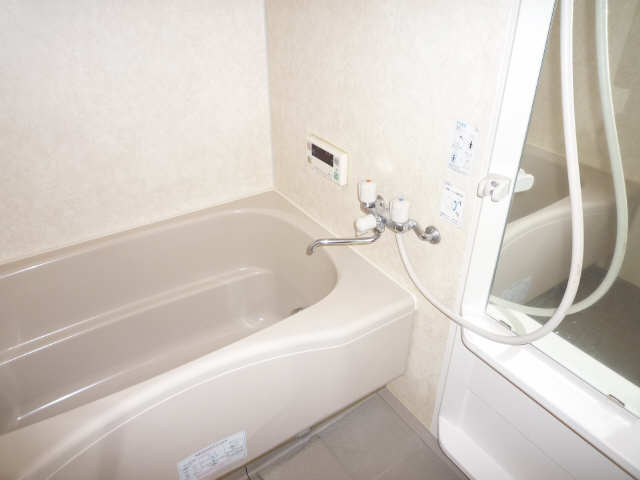 バス・シャワールーム　追い焚き機能付き浴室