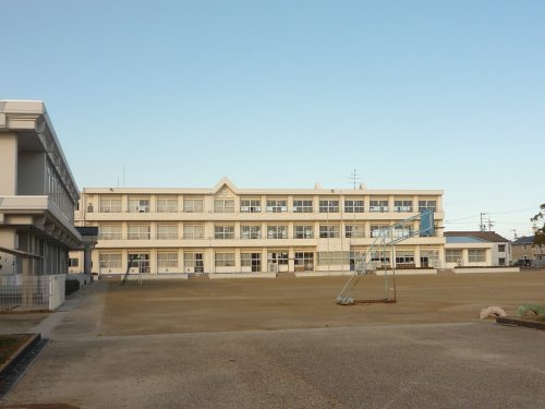小学校　津島市立南小学校（小学校）まで579m
