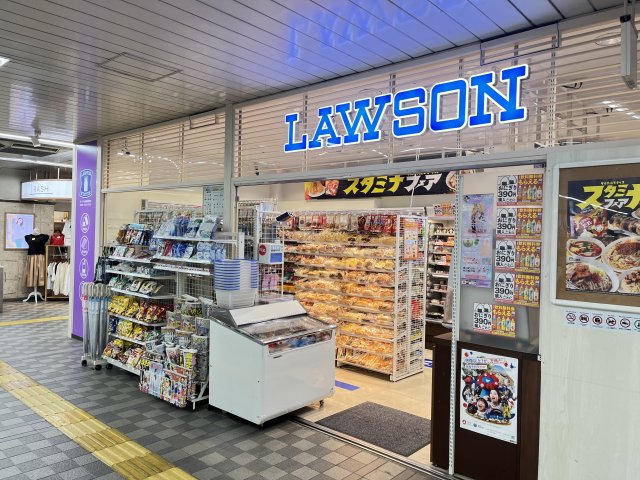 コンビニ　ローソン　ＨＡ　阪急宝塚店（コンビニ）まで534m