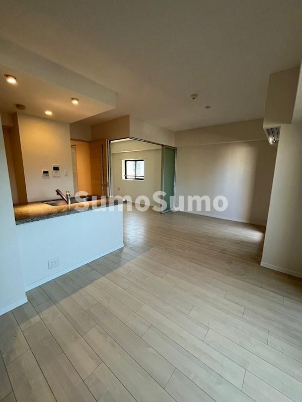 居室・リビング　こちらの居間で趣味の時間をお楽しみください