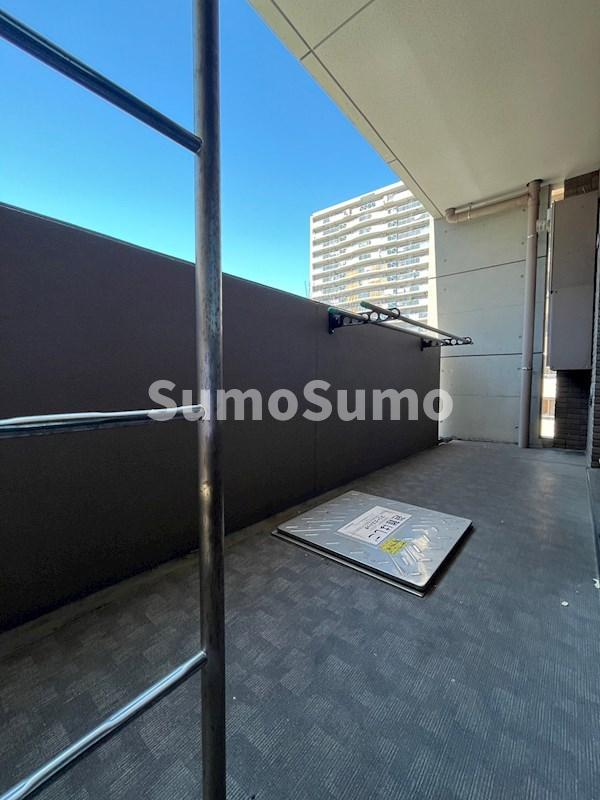 バルコニー　外からの目が気にならないバルコニーで洗濯物が干せます