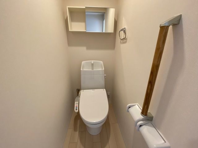 トイレ　同施工会社・別物件の参考写真です