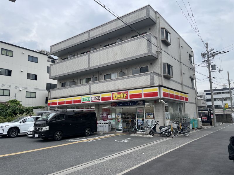 コンビニ　デイリーヤマザキ南巽駅前店（コンビニ）まで578m