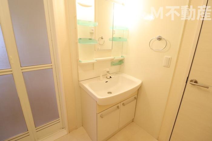 洗面設備　脱衣スペースもあります