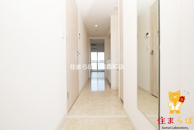 玄関　「気になったら、LINEで気軽に相談できますよ。」