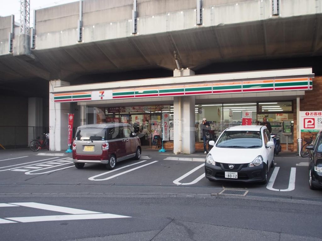 コンビニ　セブンイレブン船橋本町2丁目店（コンビニ）まで30m