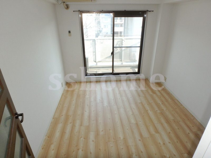 居室・リビング　日当たり良好の南向きのお部屋です☆