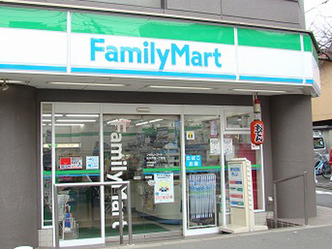 コンビニ　ファミリーマート高井戸西一丁目店（コンビニ）まで587m