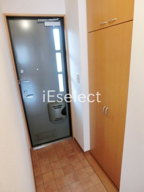 玄関　トールタイプのシューズボックスが付いた玄関です