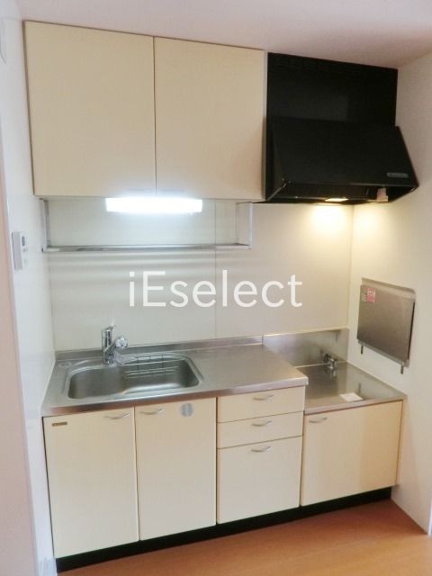 キッチン　収納の多い2口コンロ設置可のキッチンです