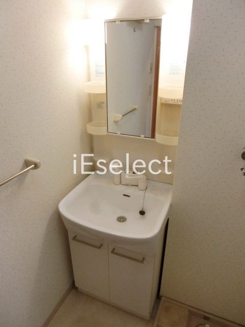 洗面設備　朝の身支度に便利なシャンプードレッサーです