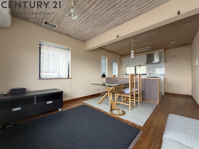 居室・リビング　こちらのリビングで趣味の時間をお楽しみください