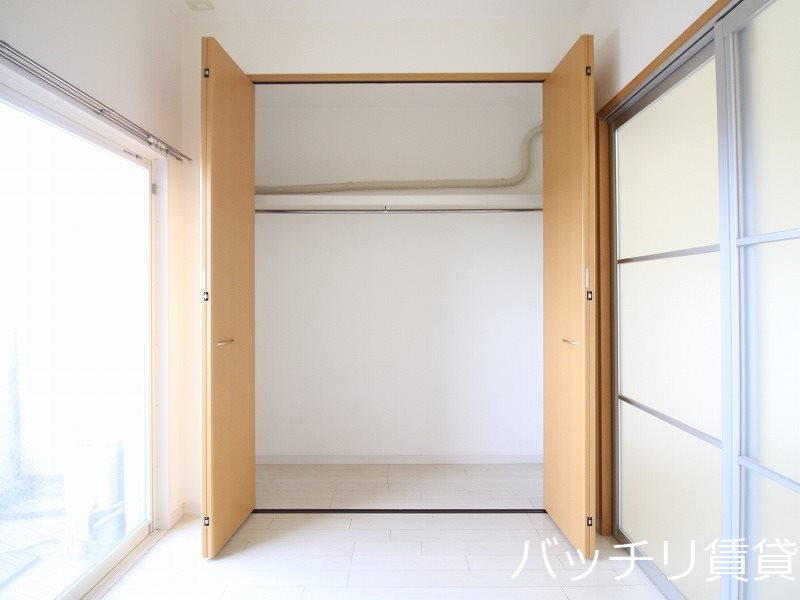 収納　写真は別号室の為、現状優先になります。