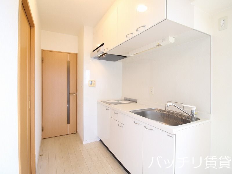 キッチン　写真は別号室の為、現状優先になります。