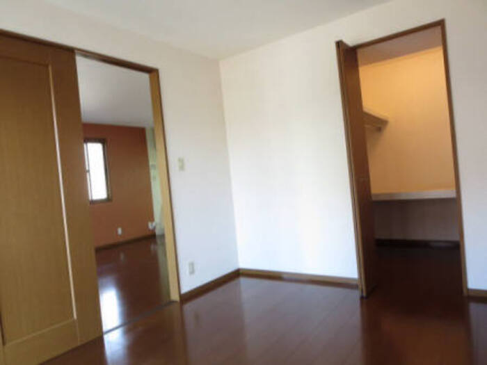 居室・リビング　南側洋室