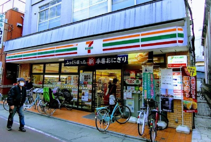 コンビニ　セブンイレブン（コンビニ）まで220m