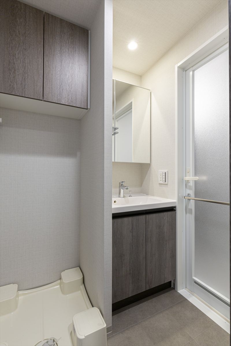 洗面設備　朝の支度にも助かる、独立の洗髪洗面化粧台