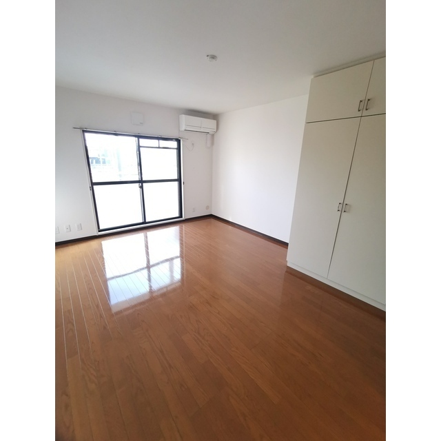 居室・リビング　広々居室でごゆっくりとお過ごしください♪