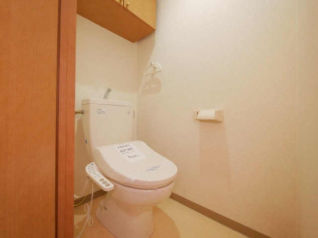 トイレ　快適なウォシュレット付きです♪