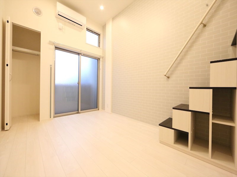 居室・リビング　洋室6帖　ロフト6.3帖（寝室にも使えます）　同仕様写真