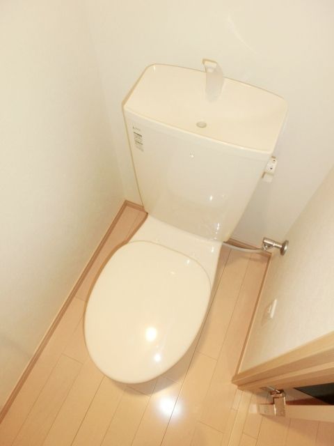 トイレ　トイレはシンプルですね。
