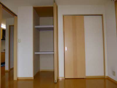 収納　東側洋室収納