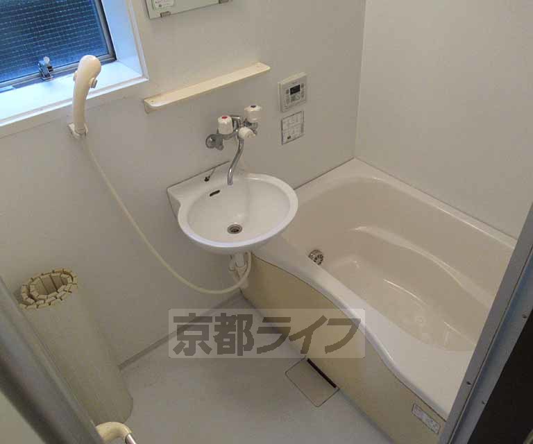 バス・シャワールーム　お風呂トイレ別です