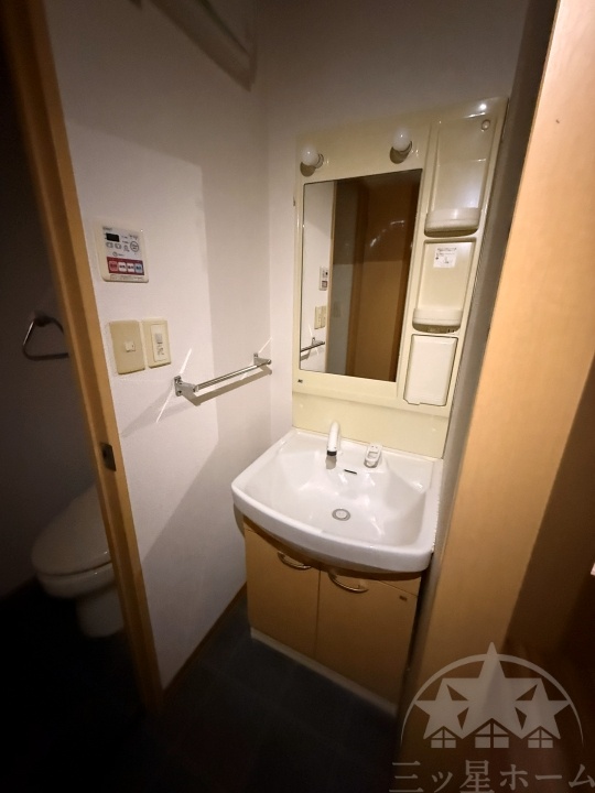 洗面設備　脱衣スペースもあります