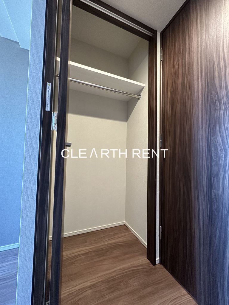 収納　ハンガーパイプ付き収納クローゼット