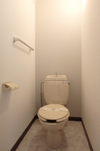 トイレ　別系統のお部屋になります。現状を優先します。